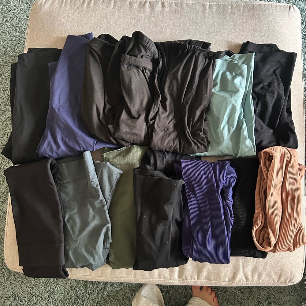 Bundle of maternity leggings